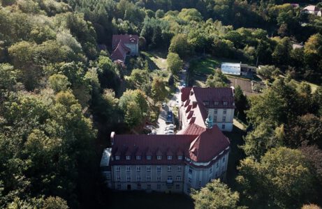 Przebudowa obiektów dawnego klasztoru w Bardzie